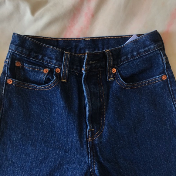 Dark Wash Vintage Levi Jeans - Picture 4 of 6